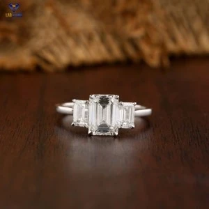 2.10+ Carat Emerald,Baguette And Round Brilliant Cut Diamond Ring, Engagement Ring, Wedding Ring, E Color, VVS2-VS2 Clarity