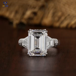 6.53+ Carat Emerald and Trapezoid Cut Diamond Ring, Engagement Ring, Wedding Ring, E Color, VVS2-VS2 Clarity